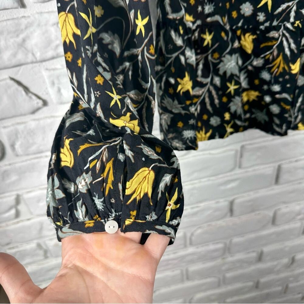 NWT Universal Thread Floral Wrap Top Size L - Picture 8 of 12